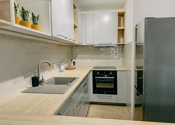 By The River דירה שצ'צ'ין